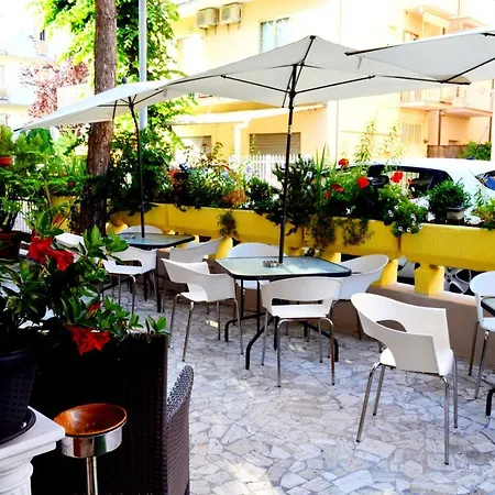 In Guest - New Cirene Big Quadruple 4 People With Half Package Maison d'hôtes *