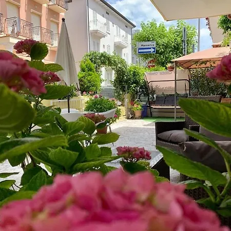 In Guest - New Cirene Big Quadruple 4 People With Half Package Pensionat *