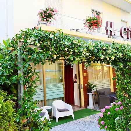 In Guest - New Cirene Big Quadruple 4 People With Half Package Rimini